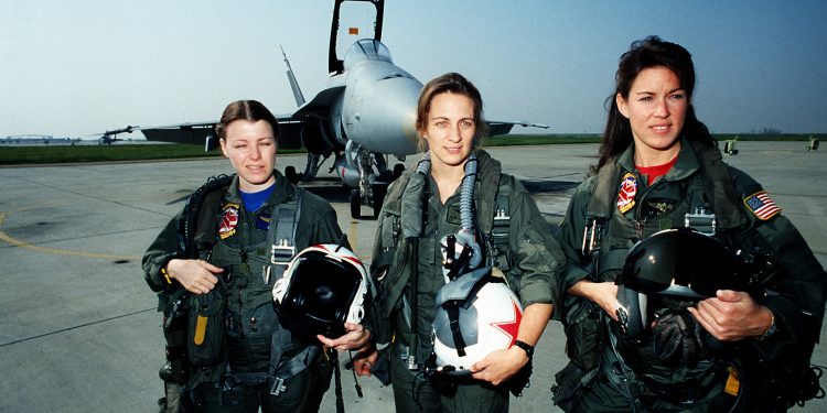 Prva američka pilotkinja je oborila letjelicu u zračnom okršaju