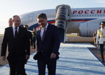 Putin sletio u Kazahstan na summit SCO-a (VIDEO) — RT Rusija i bivši Sovjetski Savez