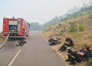 RADE ZA 700 EURA! Vlada im obećala povećanje, ali zasad su namirili samo sebe