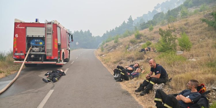 RADE ZA 700 EURA! Vlada im obećala povećanje, ali zasad su namirili samo sebe