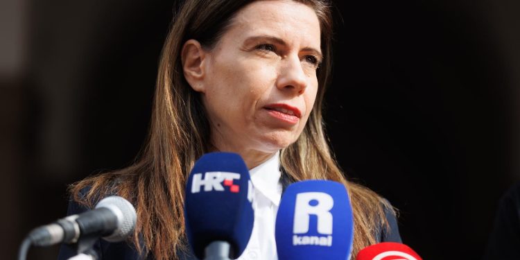 REKORDNE PLAĆE Katarina Peović: U Radničkoj fronti se od politike ne zarađuje. Baš bi bilo zanimljivo vidjeti… | NACIONAL.HR