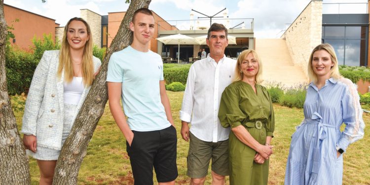 RESTORAN U MASLINIKU ‘U našem restoranu smještenom među 386 stabala maslina najveći dio ulja kupe gosti’ | NACIONAL.HR