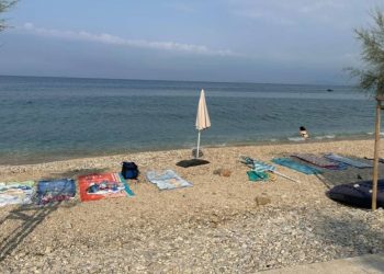 RUČNIK REZERVACIJA U Podstrani na plaži nema nikog, ali je sve puno!