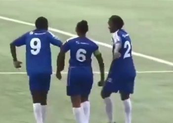 Reprezentacija Burkine Faso napušta utakmicu nakon napada proljeva