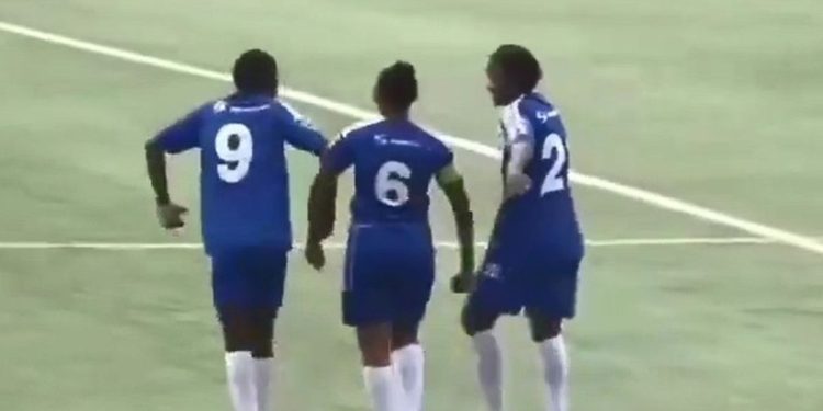 Reprezentacija Burkine Faso napušta utakmicu nakon napada proljeva