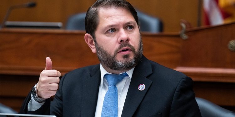 Republikanac pobjeđuje na predizborima za mjesto Rubena Gallega u Zastupničkom domu, ali i dalje nema šanse u studenom