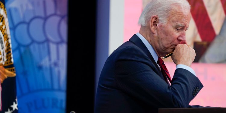 Republikanci pozvali Bidena na ostavku — RT World News