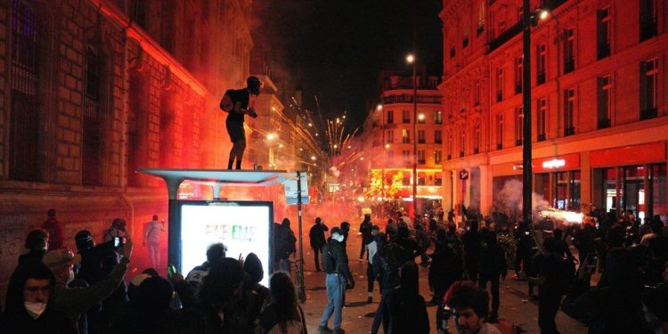 Rezultati izbora u Francuskoj izazvali nerede (VIDEO) — RT World News