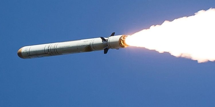 Ribari snimili dva krstareća projektila kako im lete iznad glave i idu za Ukrajinu