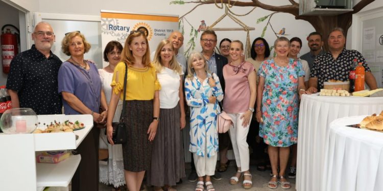 Rotary klub Solin donirao medicinsku opremu pedijatrijskim ordinacijama