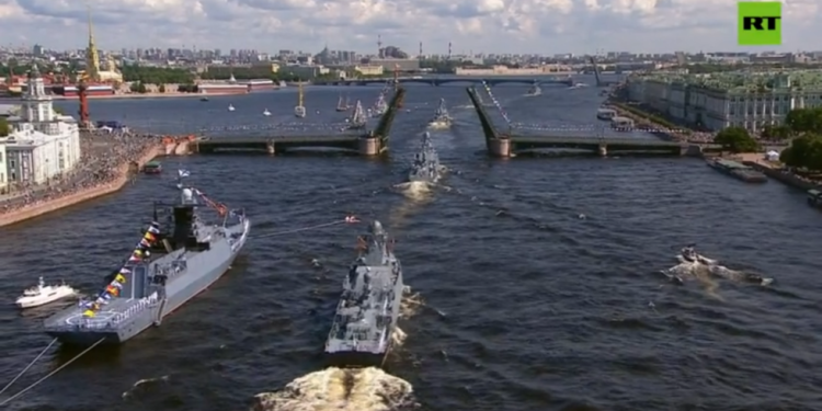Rusija održava godišnju pomorsku paradu (VIDEO/FOTO) — RT Rusija i bivši Sovjetski Savez