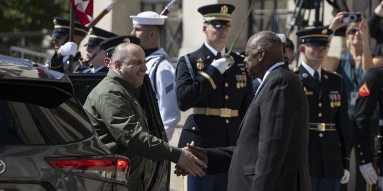 SAD obećava još 2,3 milijarde dolara oružja za Ukrajinu — RT World News