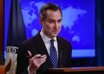 SAD tvrdi da Rusiji prijeti ‘demokracija’ — RT World News