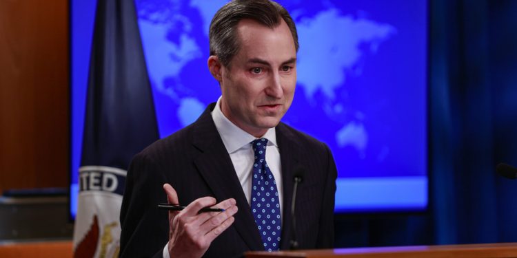 SAD tvrdi da Rusiji prijeti ‘demokracija’ — RT World News