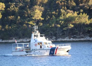 SEZONA SE ZAHUKTAVA, BRODOVI GORE Zapalio se novi brod Lučke kapetanije, dio ih je u kvaru ili na remontu