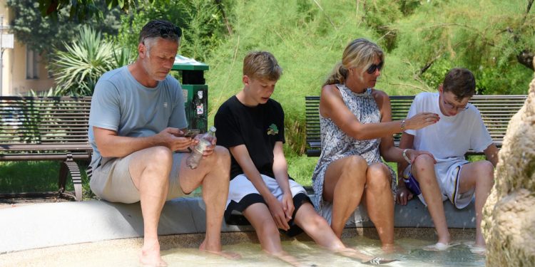 SNAGE JE JEDVA ZA TREPTAJ Zašto smo umorni kad je vruće? | NACIONAL.HR