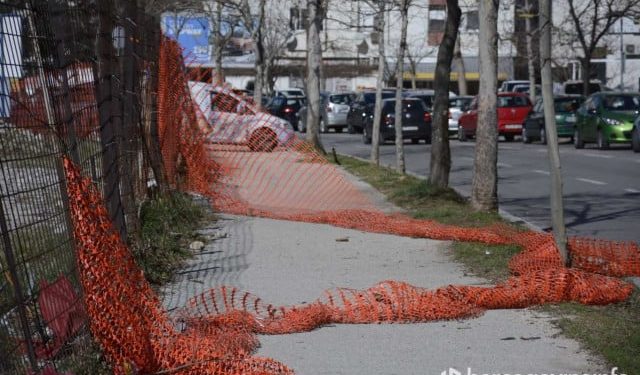 SNAŽNA BURA PRAVILA PROBLEME Oborila dva stabla na području Mostara, slabljenje se očekuje u noćnim satima