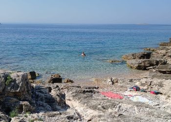 ŠOK S DRVENIKA VELOG Okupator plaže iz Poljske ošamario ženu