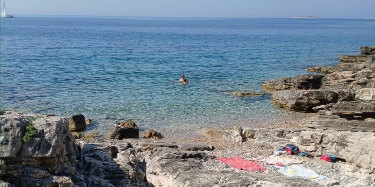 ŠOK S DRVENIKA VELOG Okupator plaže iz Poljske ošamario ženu