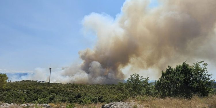 STANJE POŽARA NA PELJEŠCU Skoro je sto vatrogasaca na terenu: “Zaustavili smo ga u onome dijelu koji je prijetio”