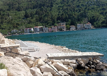 STIŽE INSPEKCIJA Netko sustavno devastira pomorsko dobro u Blacama!