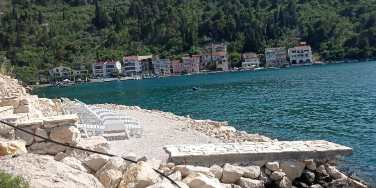 STIŽE INSPEKCIJA Netko sustavno devastira pomorsko dobro u Blacama!