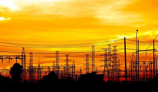 STIŽU VEĆI RAČUNI ZA STRUJU Direktor Elektroprivrede kuka zbog solarnih elektrana, struka skeptična oko redovne opskrbe