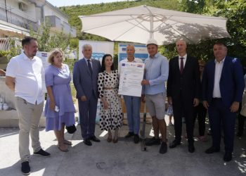 SVEČANO OTVORENI RADOVI U ŽRNOVNICI I KOREŠNICI Stanovnici će napokon imati pouzdanu opskrbu pitkom vodom: “Cilj je da voda i odvodnja dođu u svaku kuću”