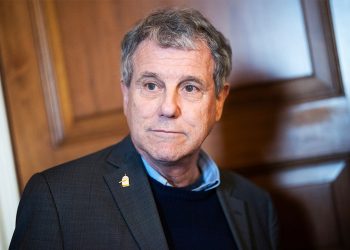 Senator demokrata iz Ohija Sherrod Brown poziva Bidena da prekine kampanju