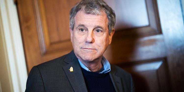 Senator demokrata iz Ohija Sherrod Brown poziva Bidena da prekine kampanju