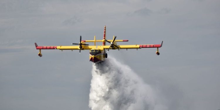 Šest protupožarnih aviona gasilo požare u Splitsko–dalmatinskoj županiji