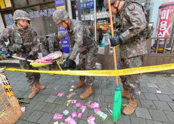 Sjevernokorejski balon za smeće baca smeće na južnokorejski predsjednički kompleks