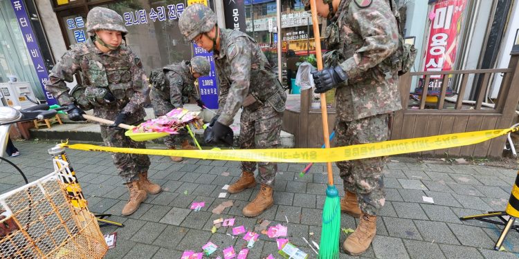 Sjevernokorejski balon za smeće baca smeće na južnokorejski predsjednički kompleks