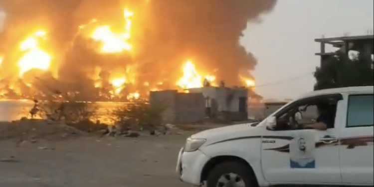 OBJAVLJENE SNIMKE Izrael napao 1800 kilometara udaljen grad u Jemenu, gori luka | NACIONAL.HR