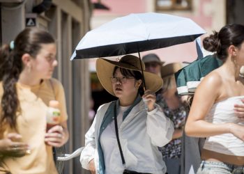 Slobodna Dalmacija – Šibenčani i njihovi gosti iskoristili su vrijeme prije ručka za đir gradom. Evo koga smo sve zatekli