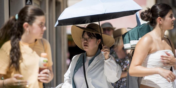 Slobodna Dalmacija – Šibenčani i njihovi gosti iskoristili su vrijeme prije ručka za đir gradom. Evo koga smo sve zatekli