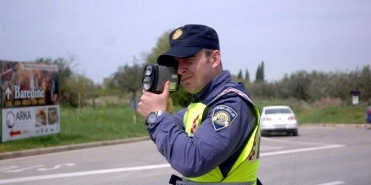 Slobodna Dalmacija – Splitska policija provela munjevitu prometnu akciju. Šokantan je broj onih koji su vozili bez položenog vozačkog ispita