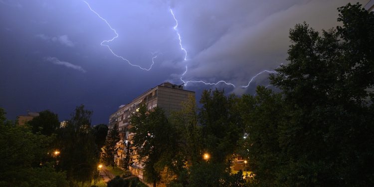 Snažno nevrijeme u noći pogodilo Zagreb i okolicu: ‘Vatrogasci su odradili 60-ak intervencija’