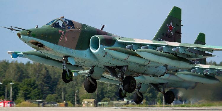 Snimka prikazuje obaranje ruskog Su-25 u niskom letu