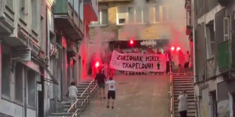 HEROJ NACIJE Oyarzabal se vratio u rodni grad i otišao frizeru, po izlasku na ulicu navijači su mu spremili iznenađenje | NACIONAL.HR