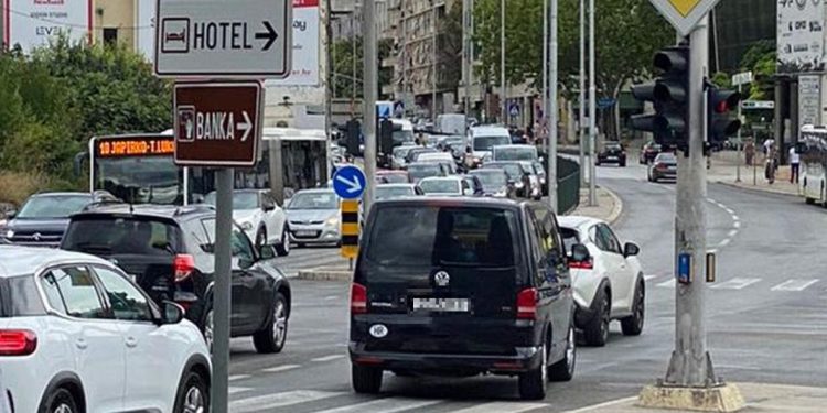 Splićani na rubu živaca: Kilometarskim kolonama i nesnosnim gužvama nikad kraja, a sezona je tek počela