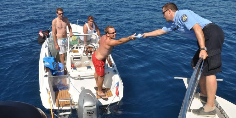 Splitska pomorska policija početkom srpnja sankcionirala 43 prekršaja, najviše nedozvoljenih glisiranja