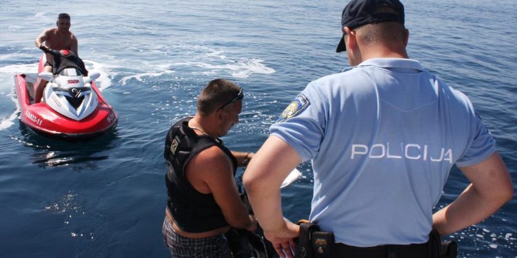 Splitska pomorska policija u protekla dva dana sankcionirala devet „glisiranja“