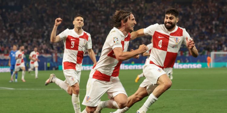 Sportske novosti – Bili su kultni pojam, fantazisti i ‘spielmacheri’, a sada su najugroženija vrsta u svijetu nogometa