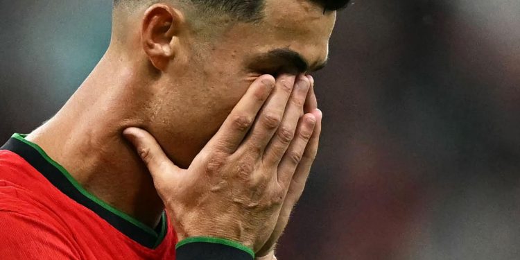 Sportske novosti – Bivši as Njemačke žestoko opleo po Ronaldu i njegovim suzama: ‘To je potpuna glupost, on misli samo o sebi’