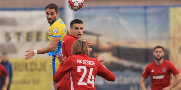 Sportske novosti – Čak sedam nogometaša hrvatskog drugoligaša preselilo u prvu ligu, tvornicom talenata očarani su i Slovenci