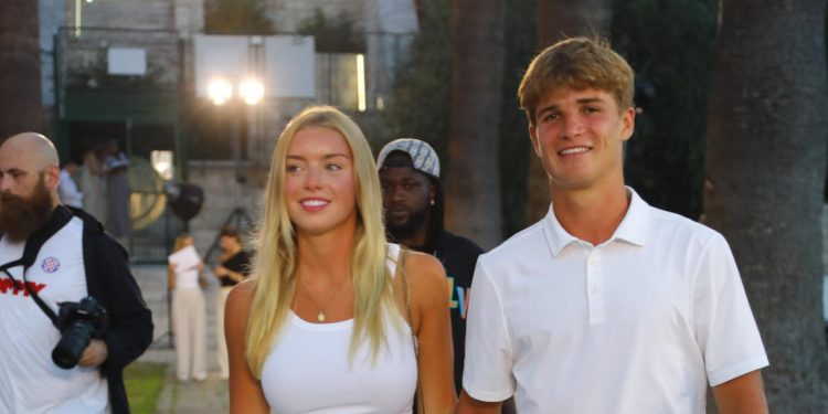 Sportske novosti – FOTO: Hajdukov najveći dragulj pokazao prekrasnu djevojku, zablistale i Iris Livaja, sestre Jelić….