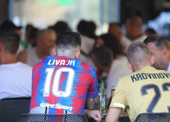 Sportske novosti – Hajduk predstavio novi dres, navijači oduševljeni novim izgledom: ‘Jedva čekam Raketu i Džeku vidjet u njima’