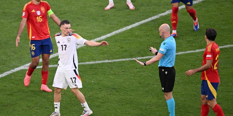 Sportske novosti – Legendama ‘srce krvari’ zbog sporne situacije, a supruga poznatog suca sve je šokirala: ‘To nije očita greška’