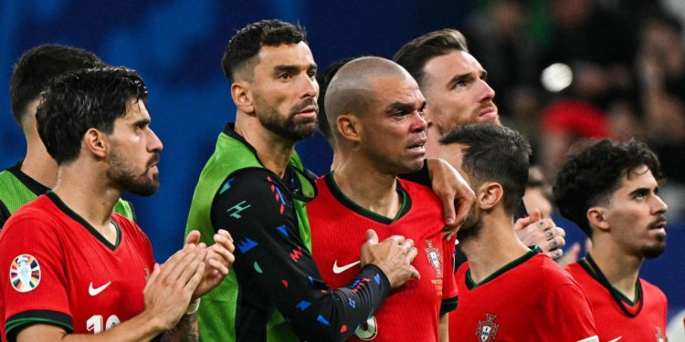 Sportske novosti – Na Euru doživio totalni emotivni raspad, a sad ga se odrekao i klub: ‘Znali smo, to je bila javna tajna’